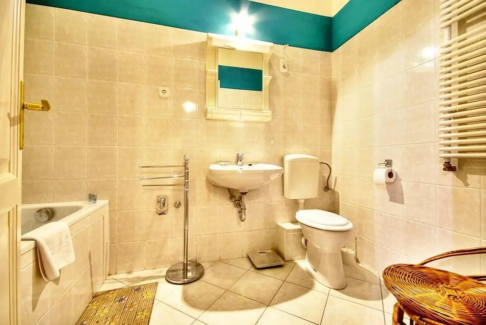 Vibrant 3 Bedroom Apartment In The Pulsing Heart Of Budapest