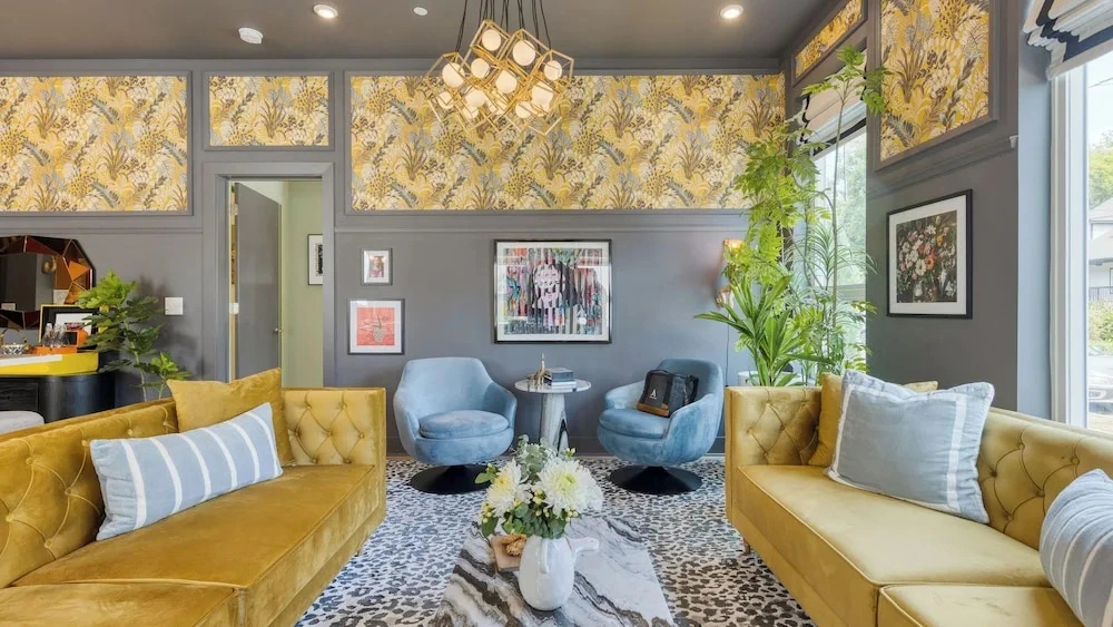 The Bloom House, Cosmic Cowgirl & Lischey Loft by Avantstay Sleeps 23, 3 Homes Bold Interiors Near Broadway