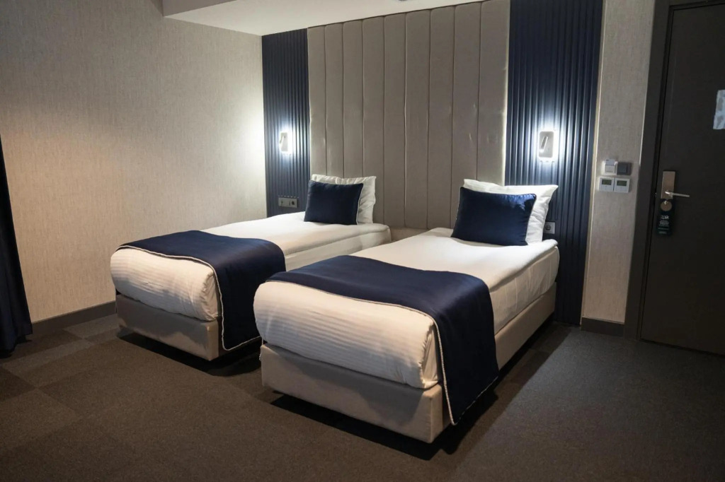 Lamore Hotel