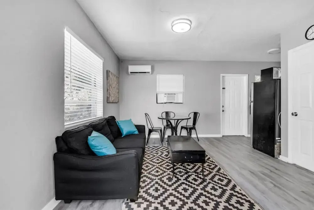 Triplex With 3 Bedrooms 6 Min Beach Free Parking