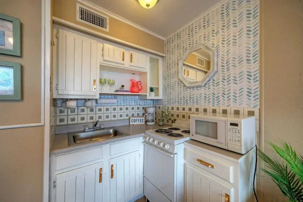 Private Balcony w/ Ocean View Pool & Hot Tub Access Ocean Echo by Avantstay