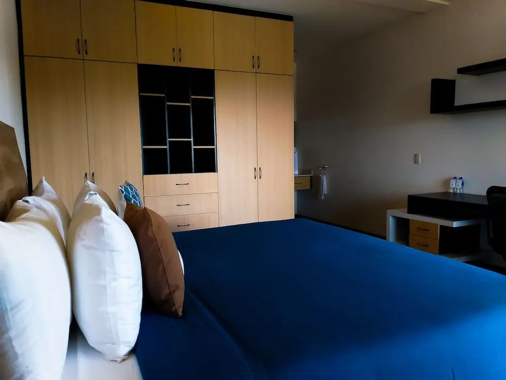 ROOM Hotel & Suites