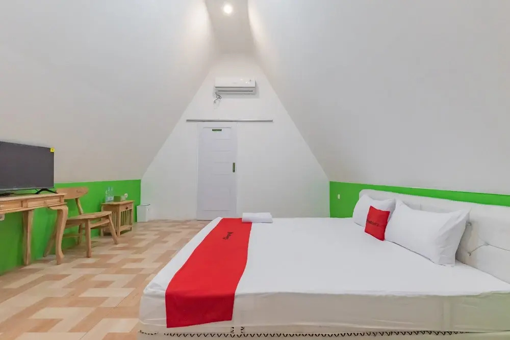 RedDoorz Syariah Plus Near Sukabumi Station