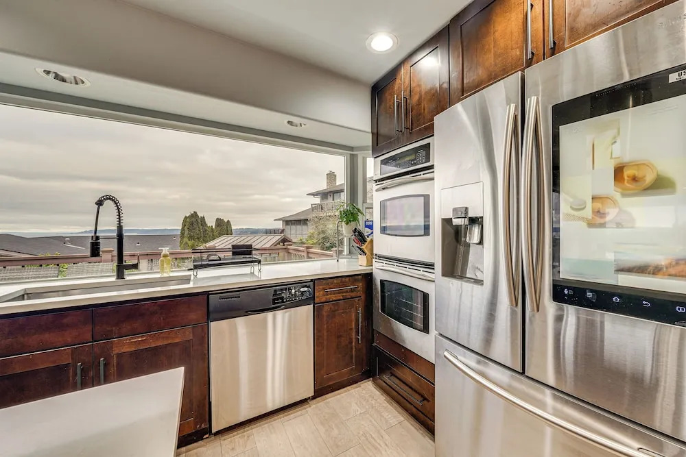 Puget Sound Views! Serene Federal Way Retreat