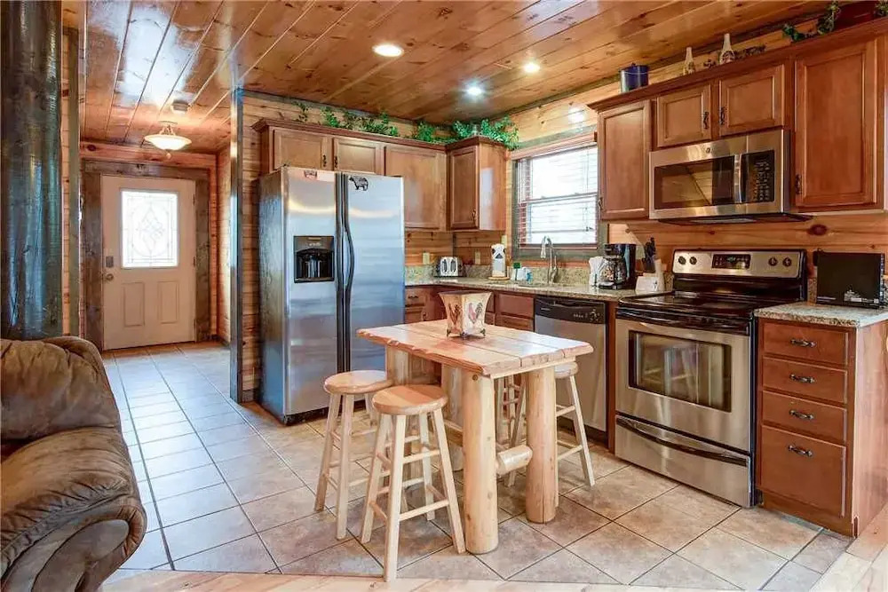 Standing Bear Lodge - Five Bedroom Cabin