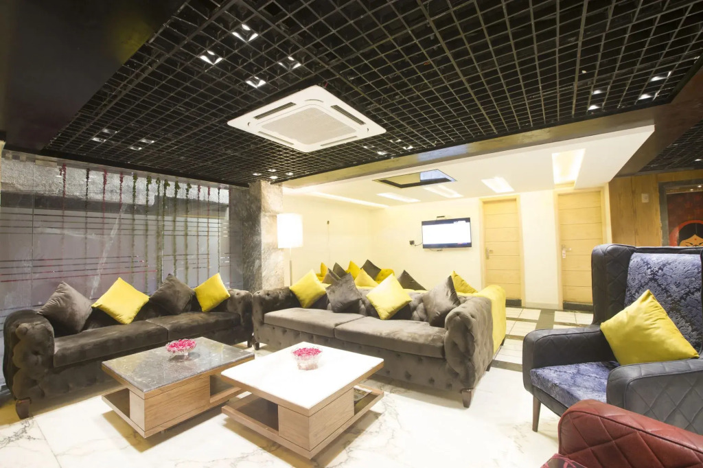 Staybook Hotel Nitya Maharani