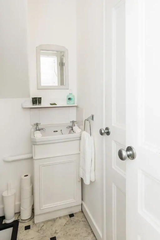 Gorgeous 2BR Mews House Next to Hyde Park