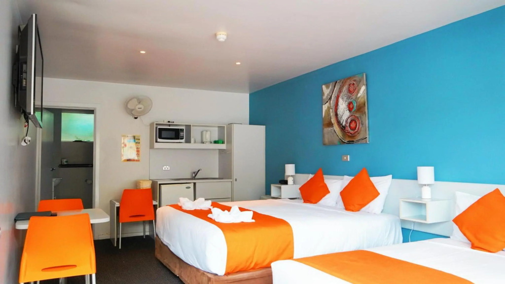 Waterfront Lodge Motel