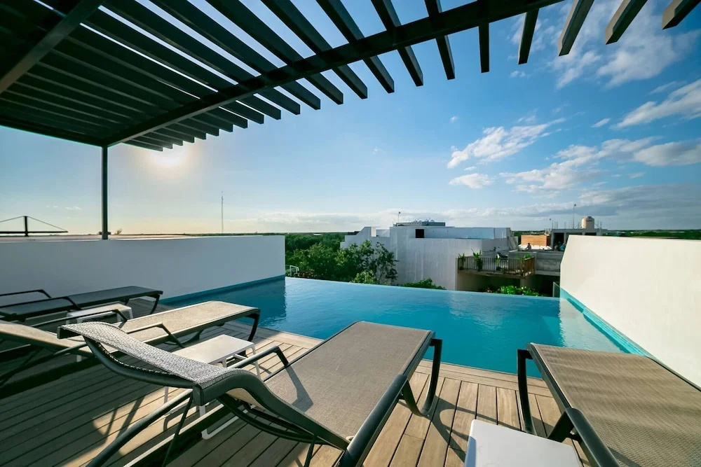 Comfortable, Spacious Penthouse- 2 Bedrooms- 7 People
