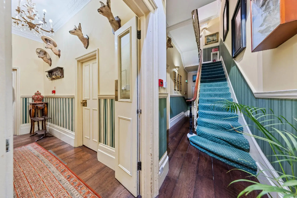 Vancouver Hotel & Studios