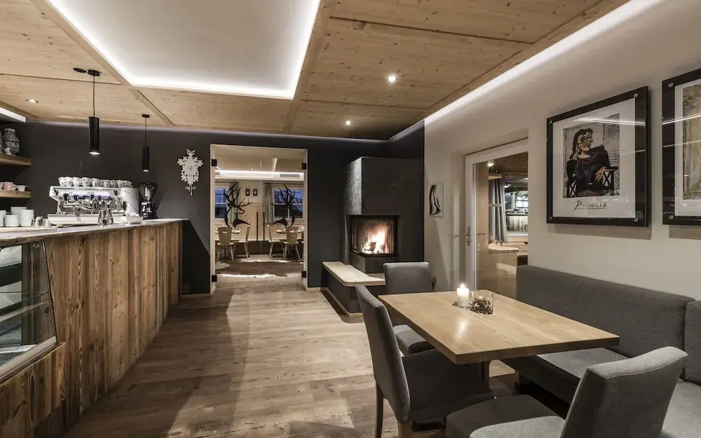 Presulis Hideaway Apartments & Restaurant