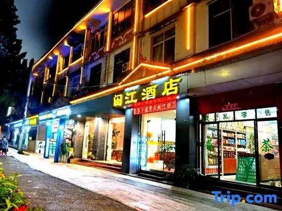 Jinghong Minjiang Hotel (Mannongfeng Mengle Grand Buddha Temple)