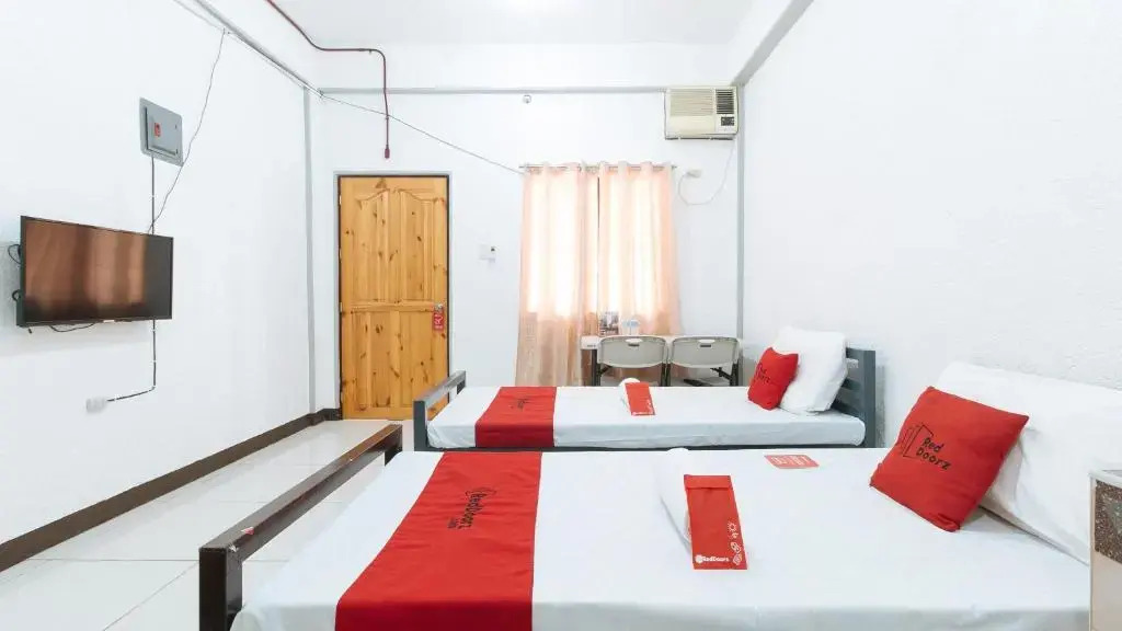 RedDoorz Plus near Tambo Paranaque