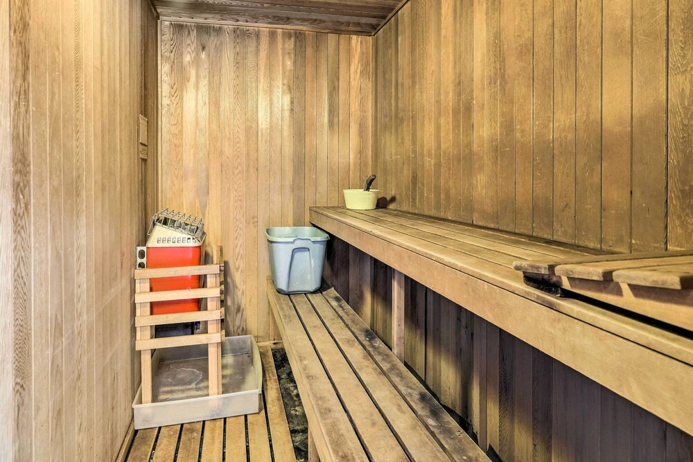 Hot Tub + Deck: Pet-Friendly Poconos Getaway