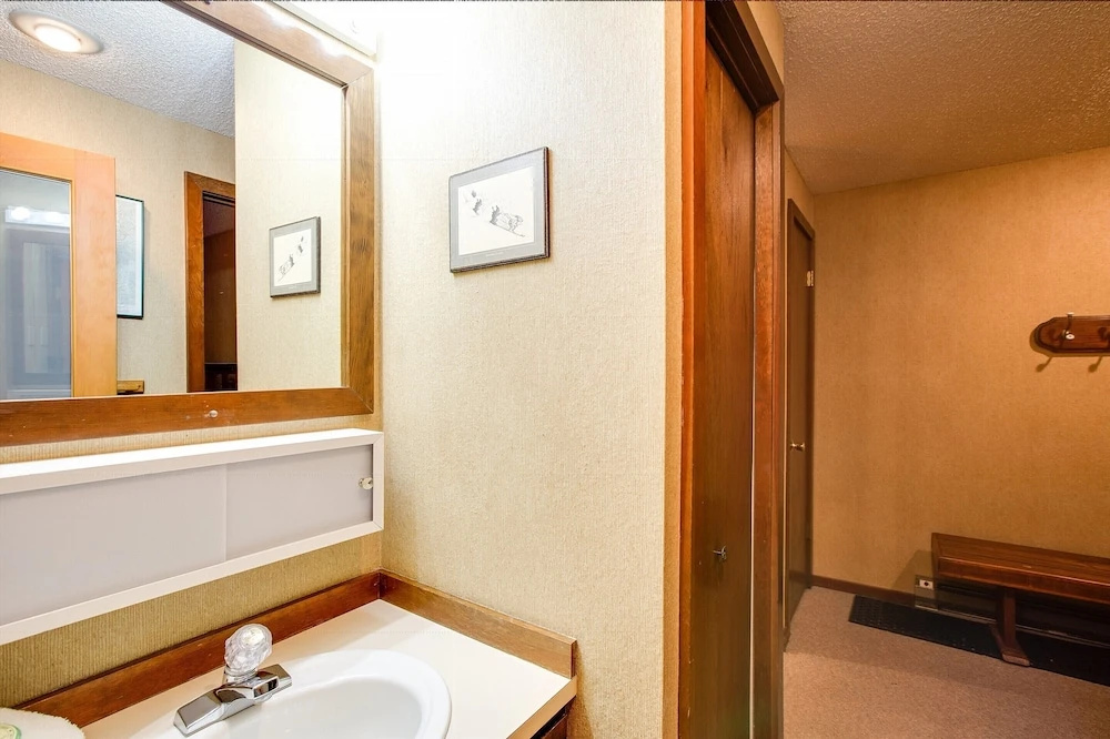 Snowater Condo 59 - A Great Family Condo With a Cabin Feel