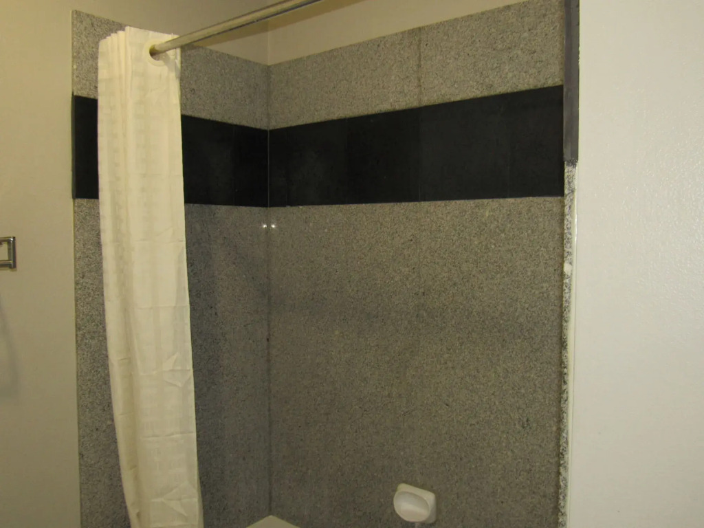 Camelot Inn & Suites Highway 290 NW Freeway
