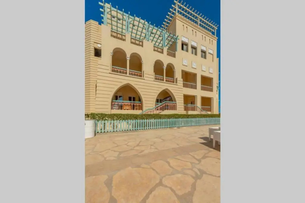 Marina Mosaique 1 BR Apartment with Pool view