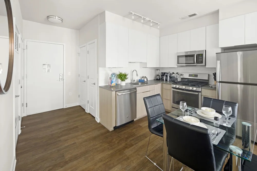 Global Luxury Suites at Reston