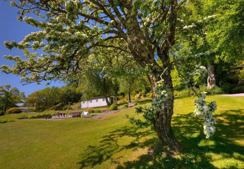 Appin Holiday Homes - Lodges, Shepherds Hut and Train Carriage stays