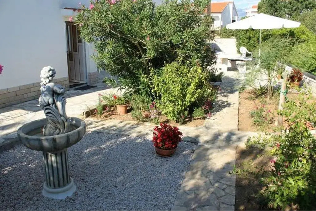 Beautiful apartment with back yard and terrace AE1259 - Apartments Vjenceslava XX