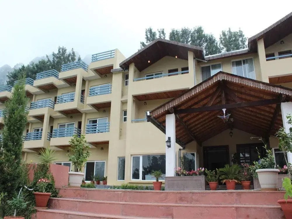 Hotel UNA Comfort Misty Oak By OYO Rooms