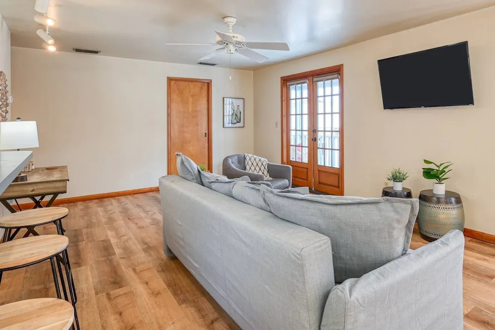 62 Hypolita Carriage House