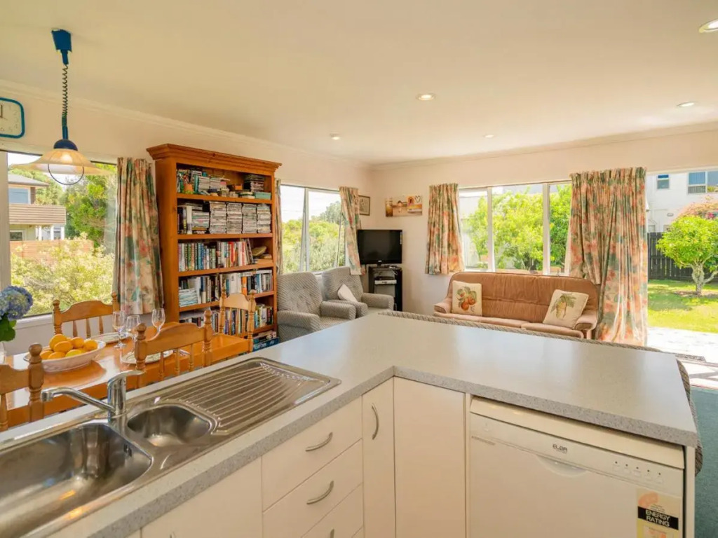 Silver Sands - Cooks Beach Holiday Home