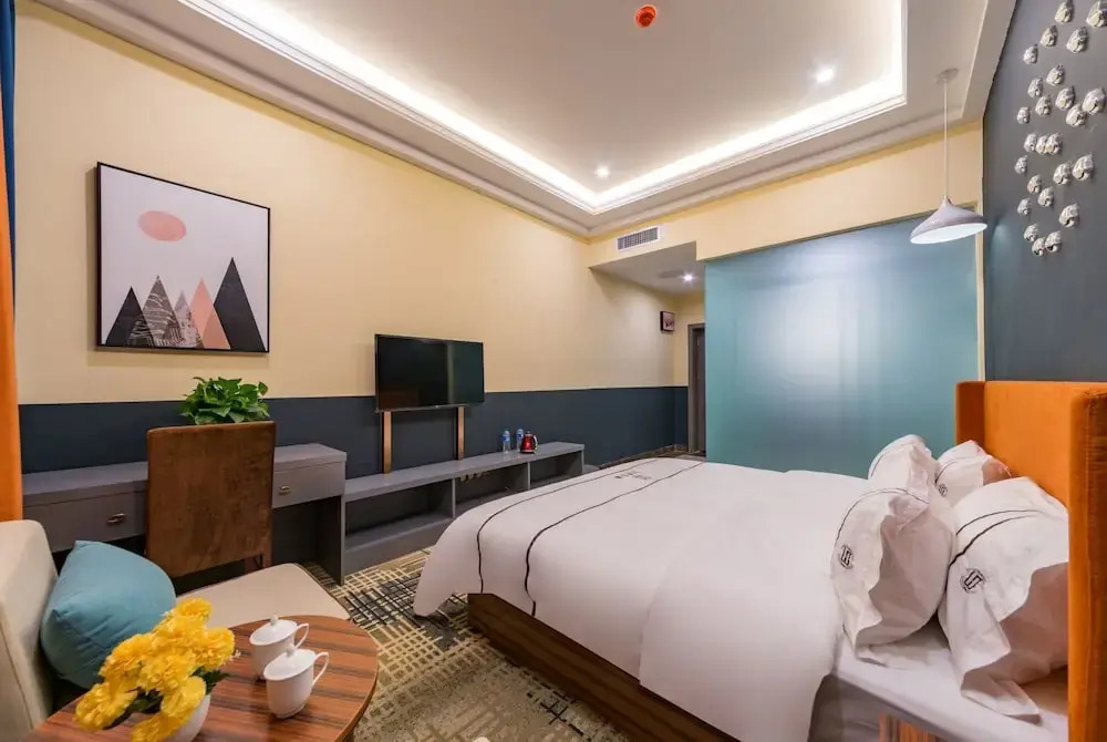 Love Home Theme Hotel Kunming Airport