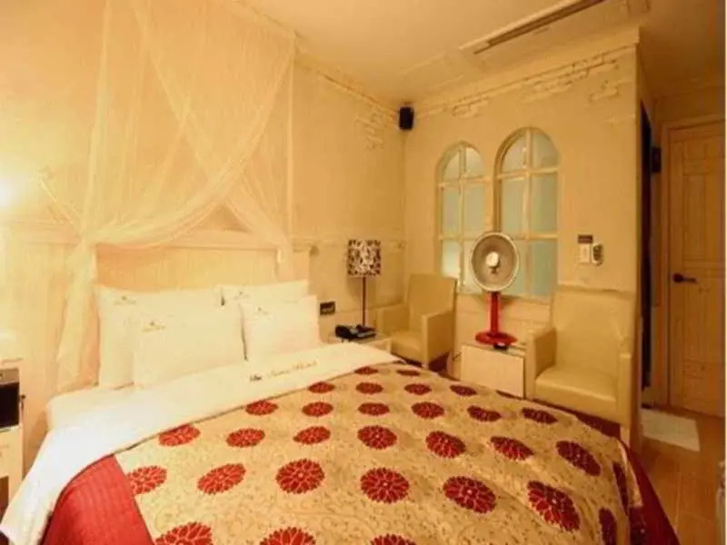 Rainbow Hotel