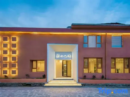 M-Designer Lux Hotel