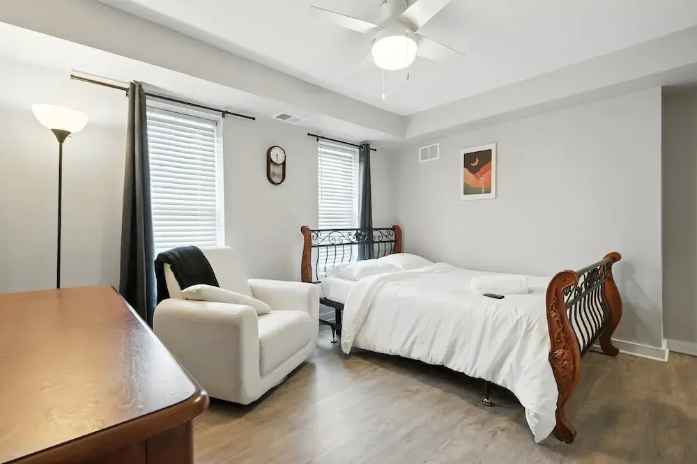 Cozy Historic Row Home- Near Stadiums! 3 Bedroom Home