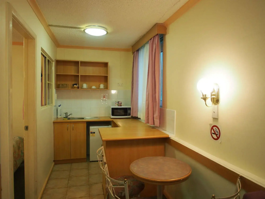 Edgecliff Lodge Motel