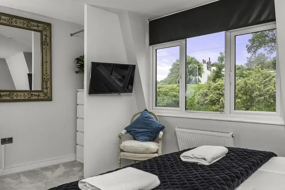 Sunset Townhouse With Free Parking