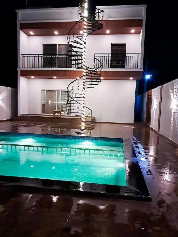 Roomshala 135 Paradise Villa Banglore