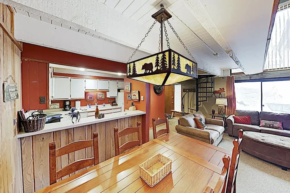 New Listing! Ski-in/ski-out : Hot Tub, Sauna 1 Bedroom Condo