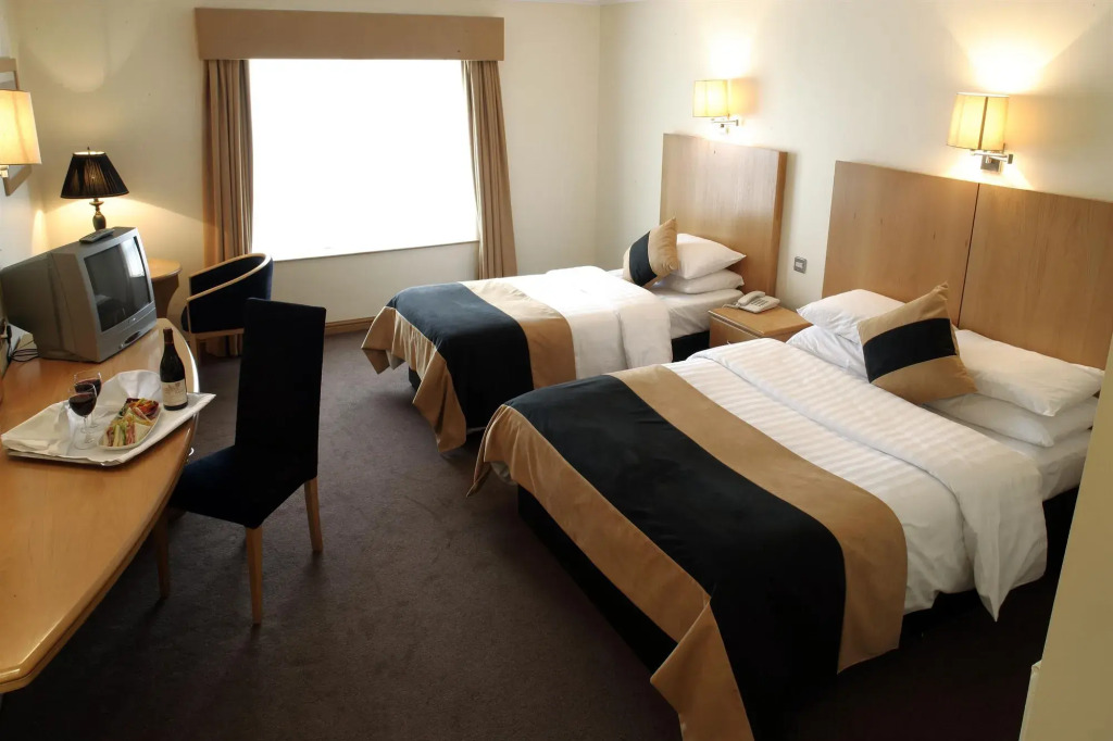 La Mon Hotel & Country Club