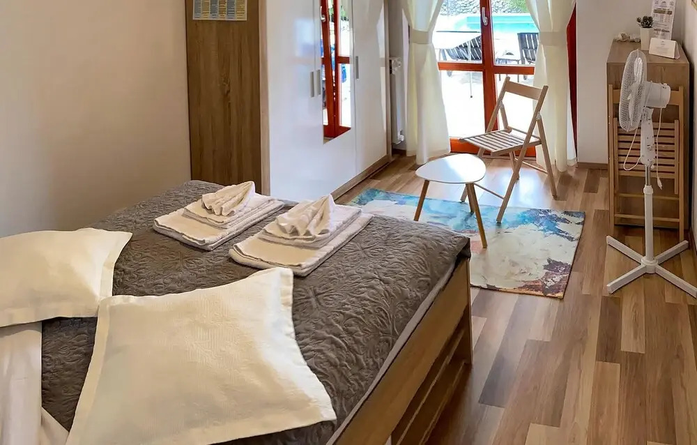 Nice Home in Starigrad With Wifi and 3 Bedrooms