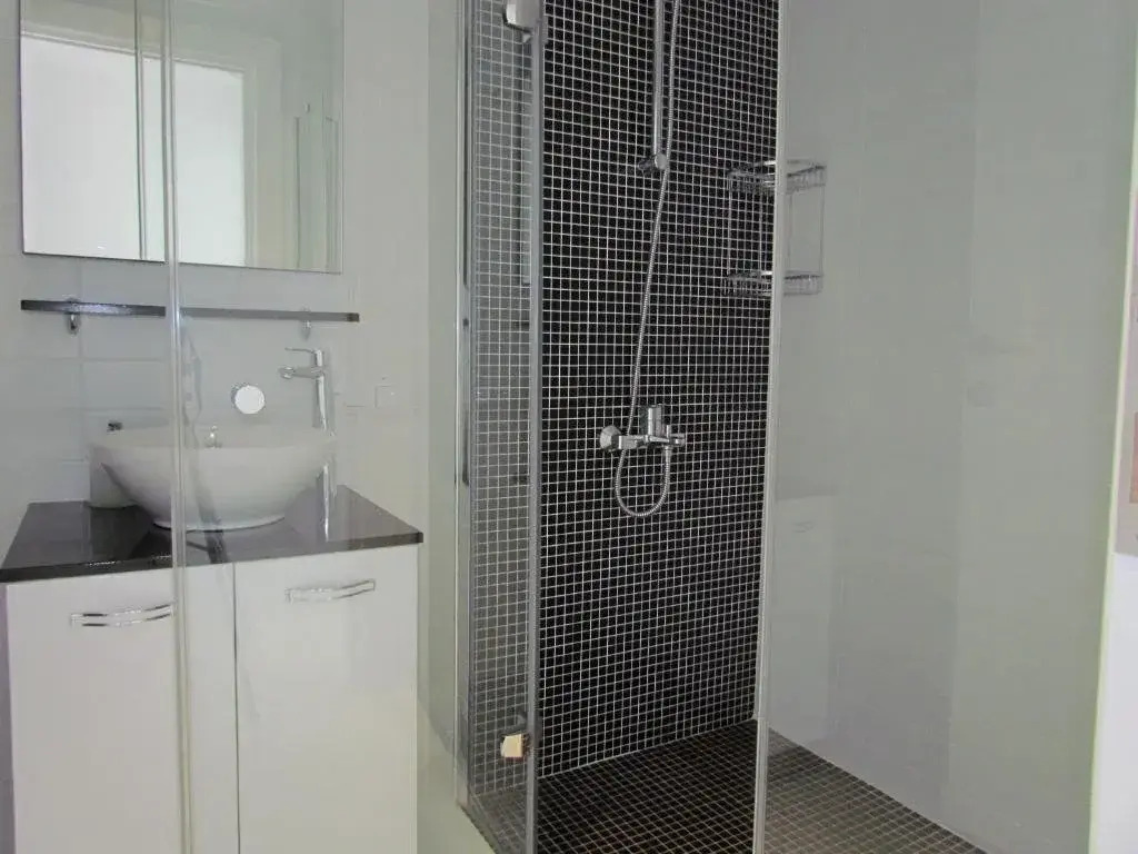 Side Aquamare Residence