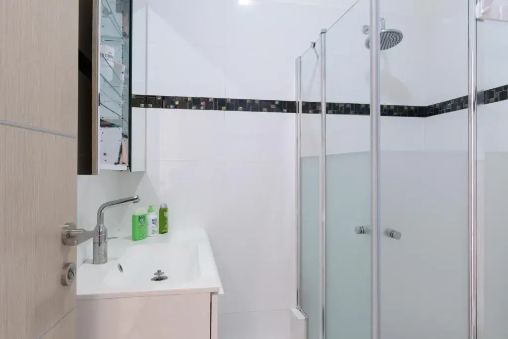 Frishman 3 Bedrooms Apartment