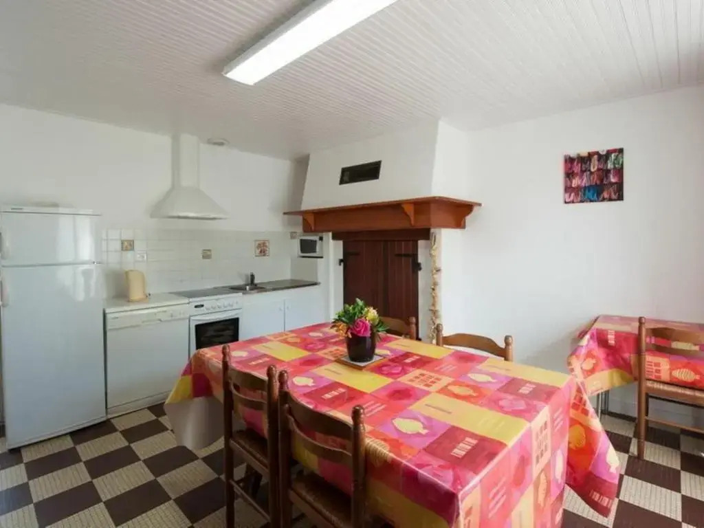 Gite Saint-Urbain, 3 pièces, 4 personnes - FR-1-426-303