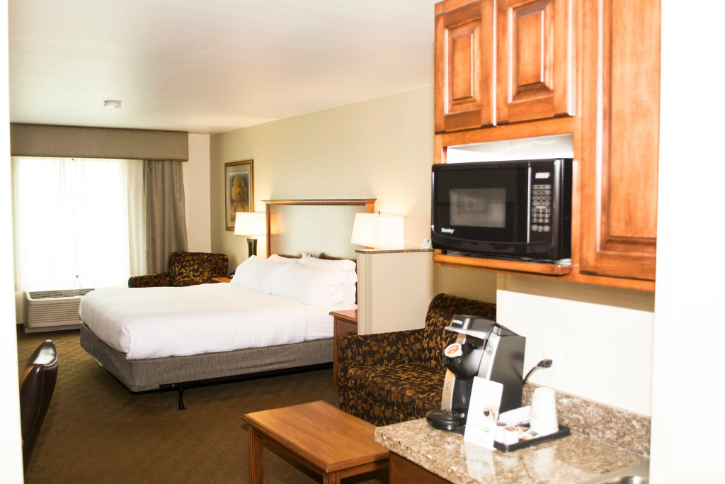 Holiday Inn Express & Suites - Mason City by IHG