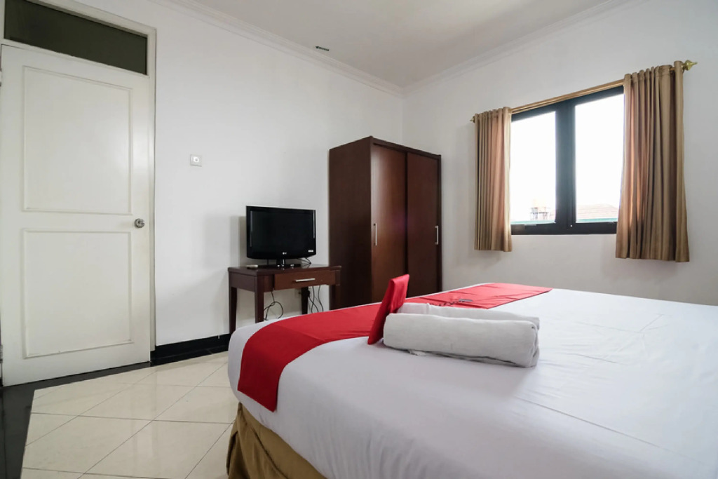 RedDoorz Plus at Buah Batu