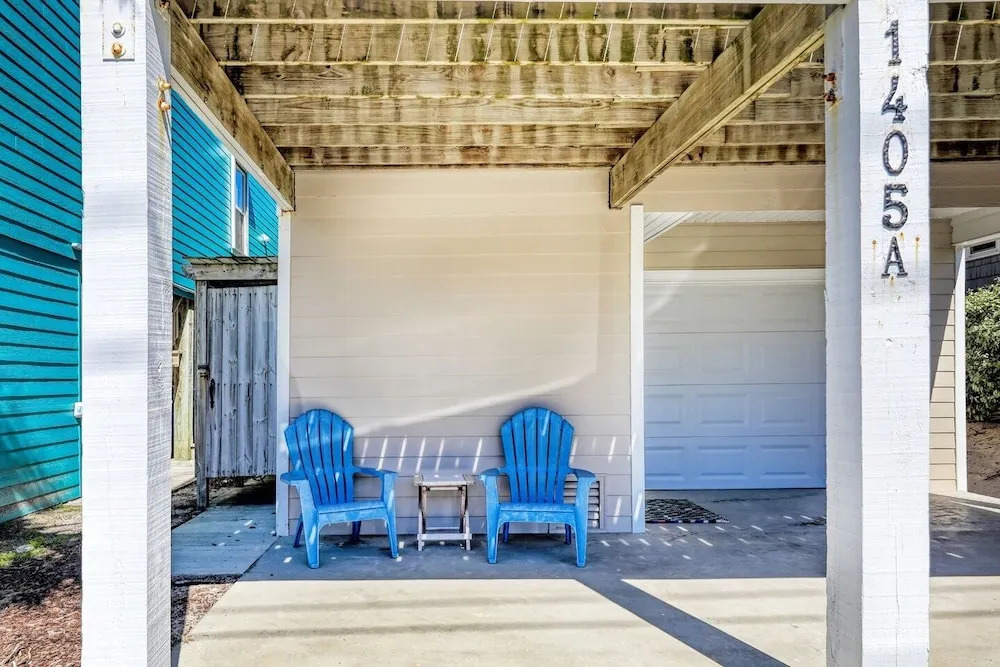 Beach Bliss: 4br Beach Access Kayak Wi-fi 4 Bedroom Home by RedAwning