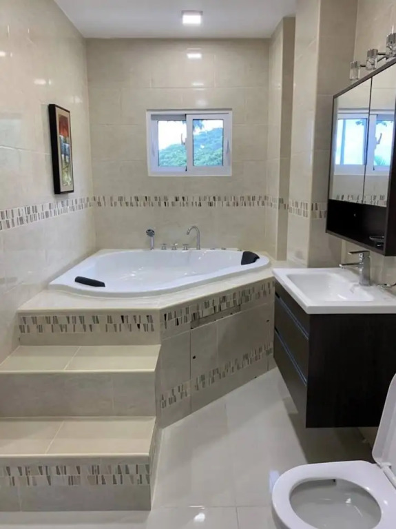 Luxurious Bright and Stylish, 7 Bedroom Villa