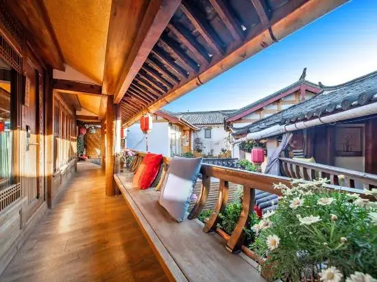 The Meow Blossom Inn (Lijiang Old Town)