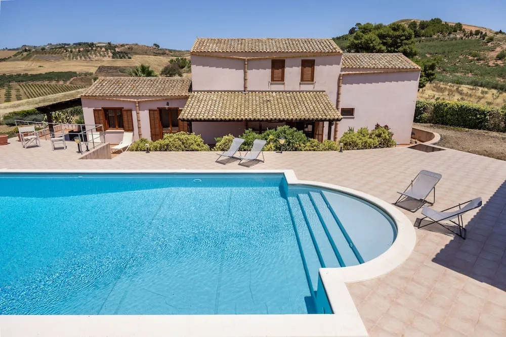 Villa sui Colli Ericini con Piscina by Wonderful Italy