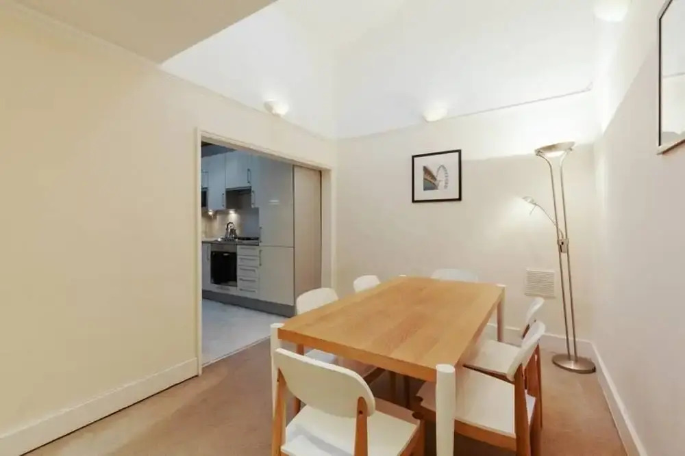 Spacious, Bright 3 Bed in South Kensington