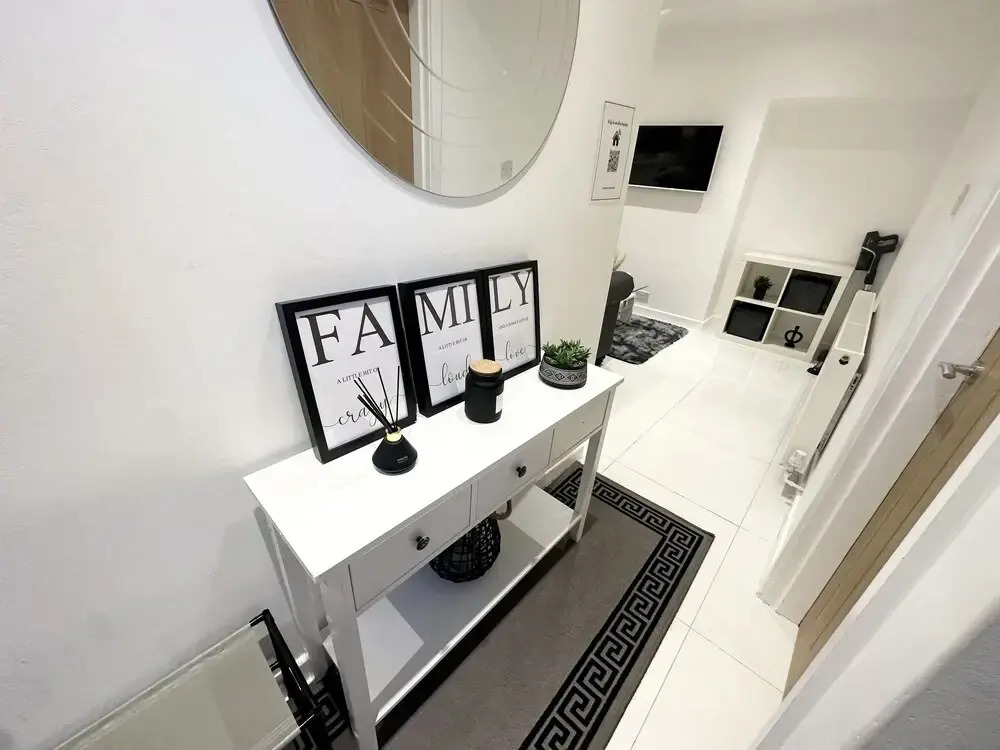 Charming 3-bed Home Minutes From City Centre