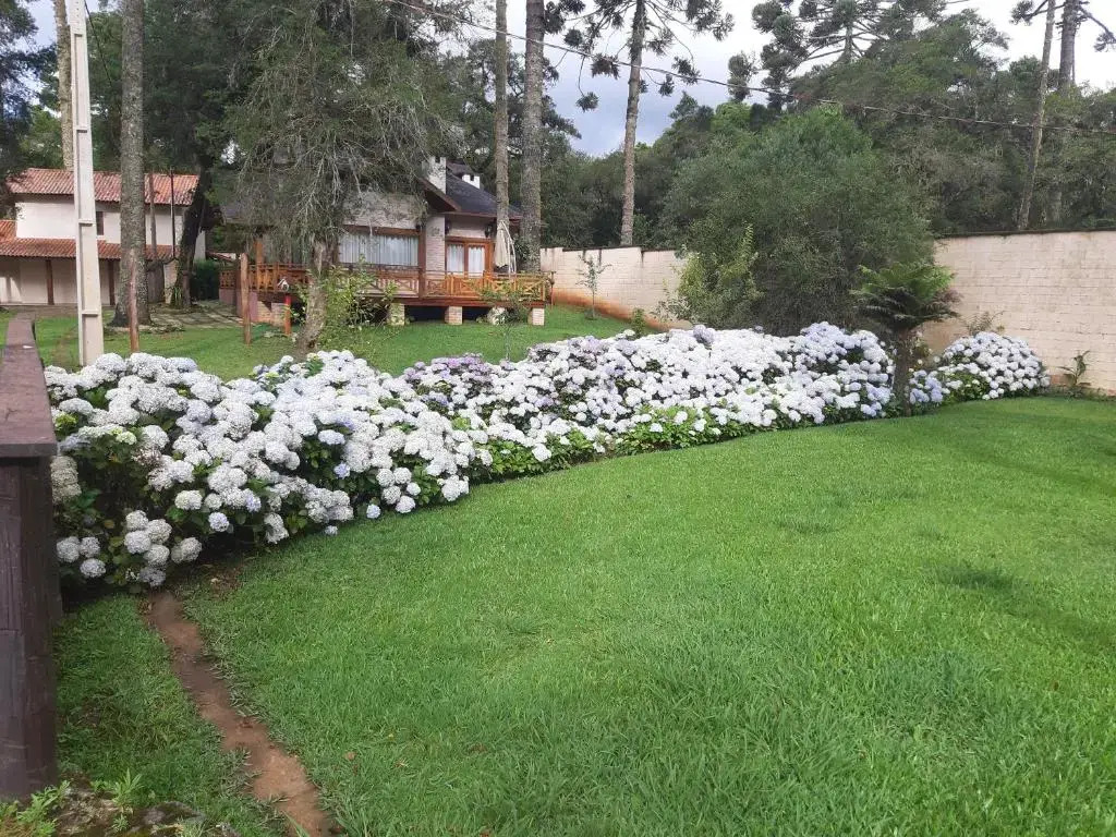 Casa MARAVILHOSA com 4 Suítes em Condomínio
