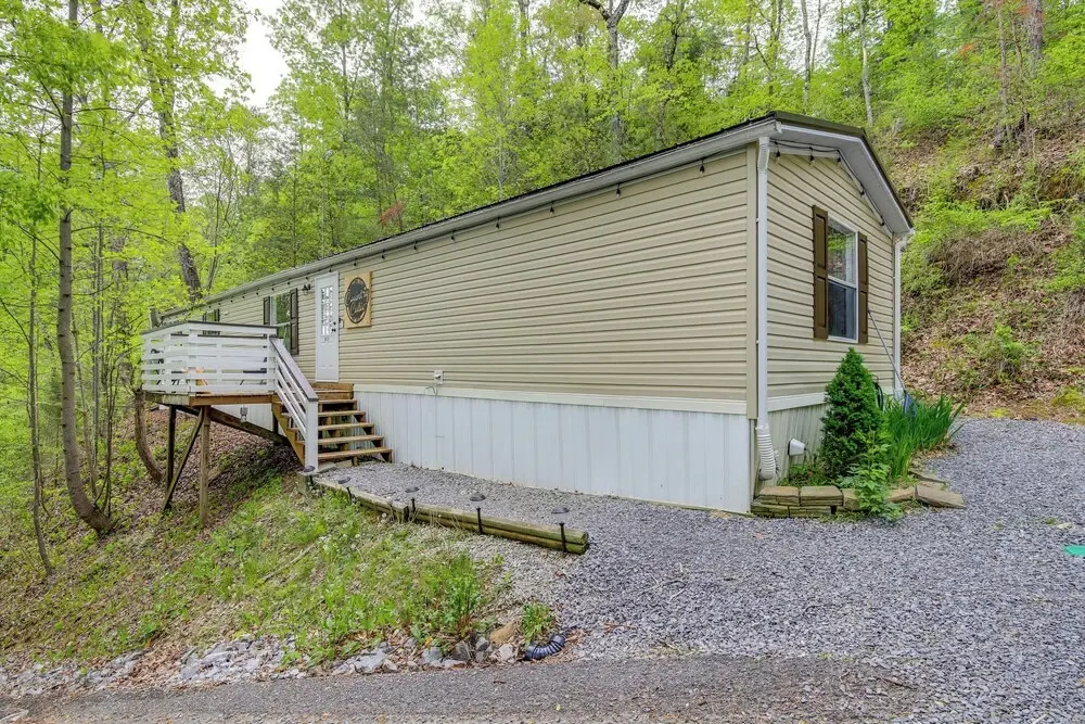 Camp-Style Cabin Near Pigeon Forge: Fire Pit, Deck